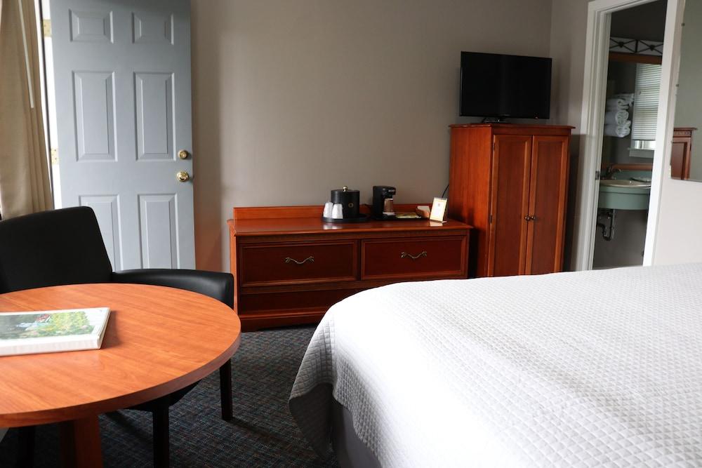 Admiral Motel photo 11