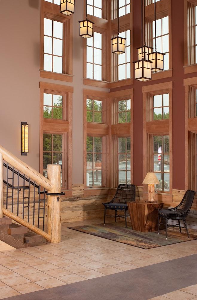Canyon Lodge & Cabins - Inside the Park photo 2
