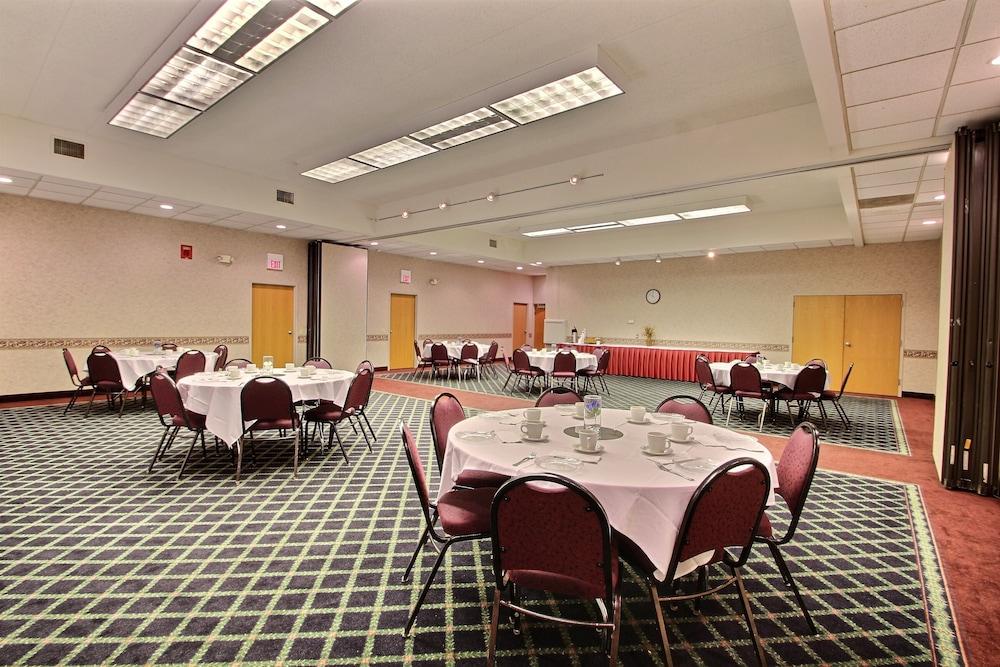Comfort Inn & Suites Madison - Airport photo 13