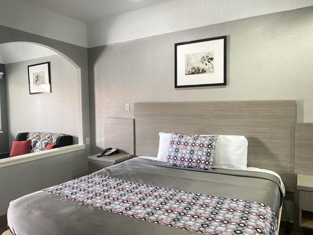 Island Suites photo 13