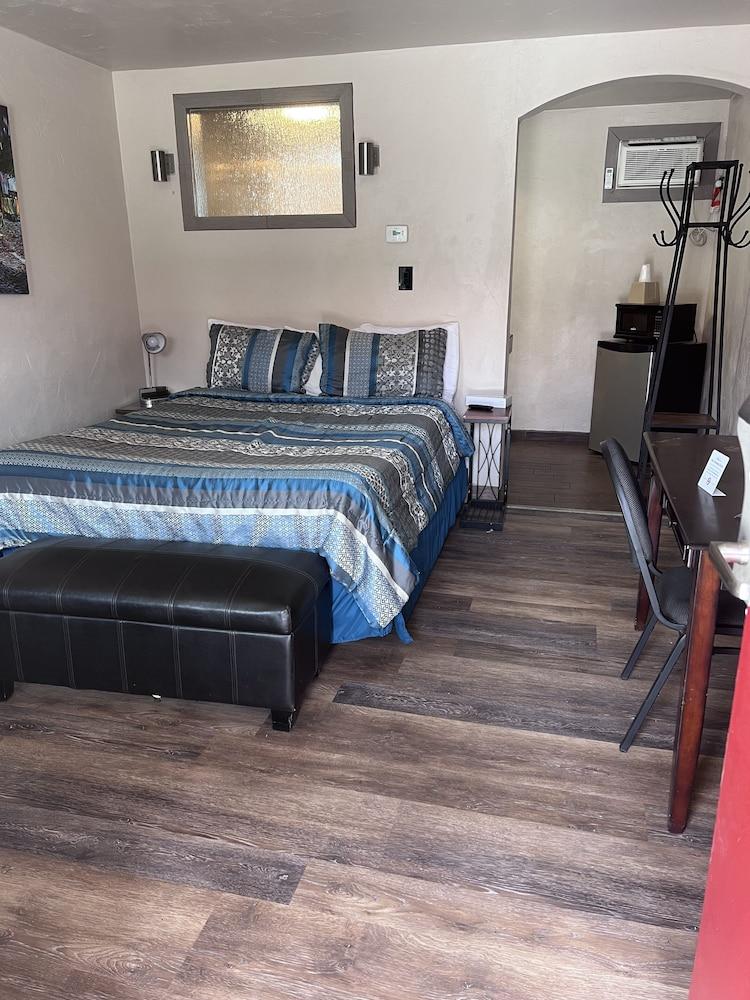 Adobe Inn photo 7