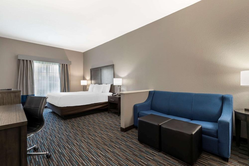 Comfort Inn and Suites Near Medical Center photo 45