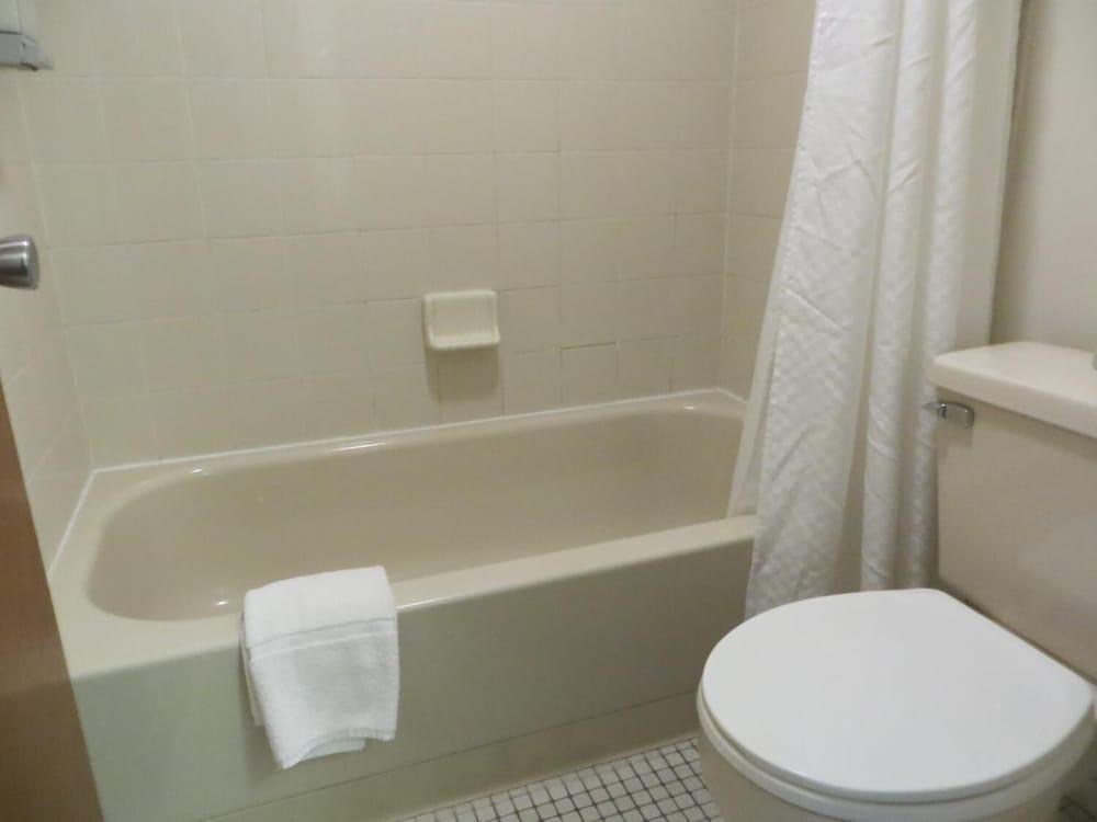 The Central Motel photo 26