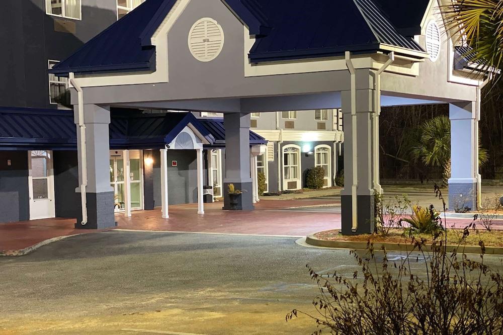 Spark by Hilton Sumter photo 4