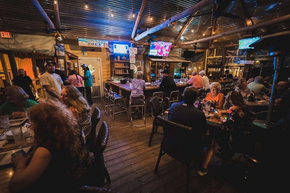 Dockside Inn & Resort photo 43