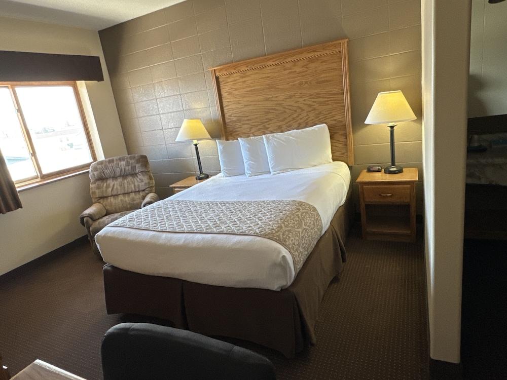 Wrangler Inn photo 5