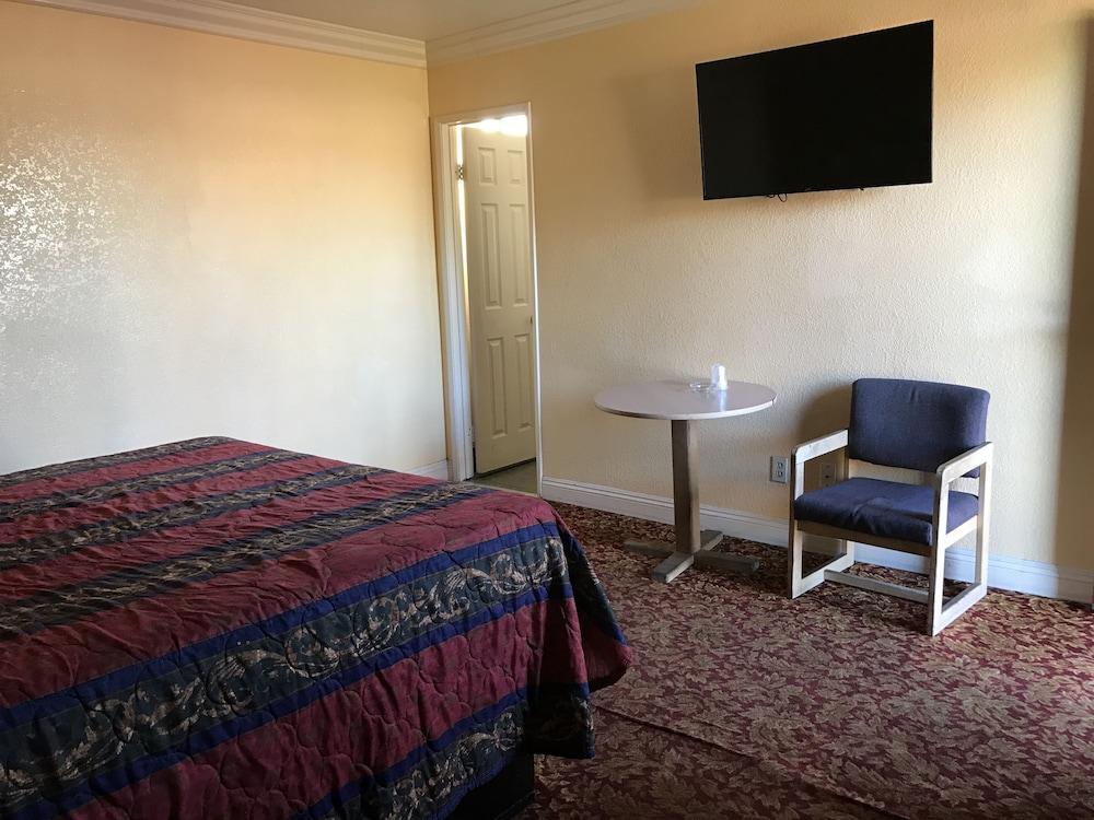 Satellite Motel photo 11
