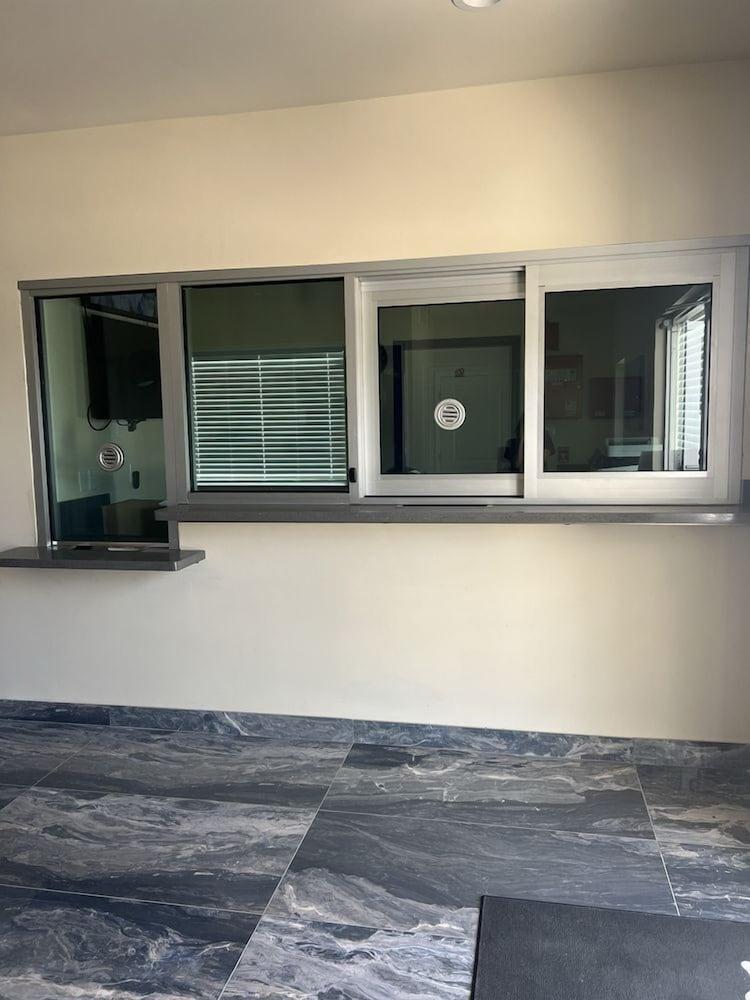 Elite Inn & Suites photo 2