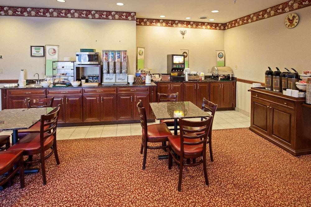 Country Inn & Suites by Radisson, Elkhart North photo 13
