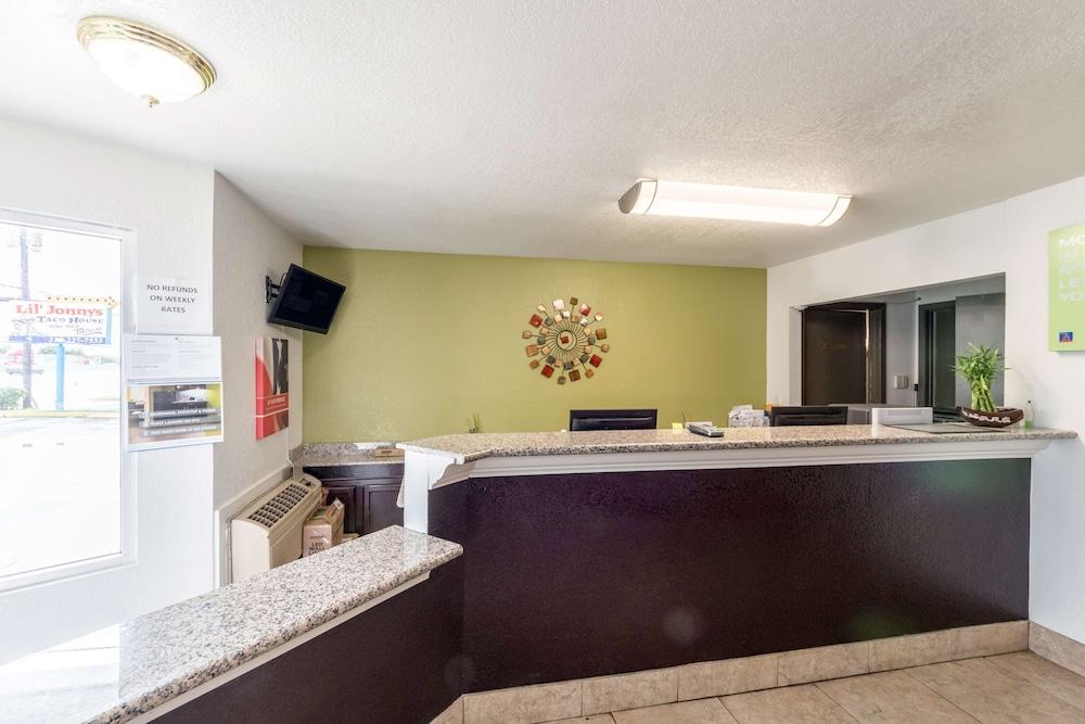 Studio 6 San Antonio, TX - Fort Sam Houston Area photo 3