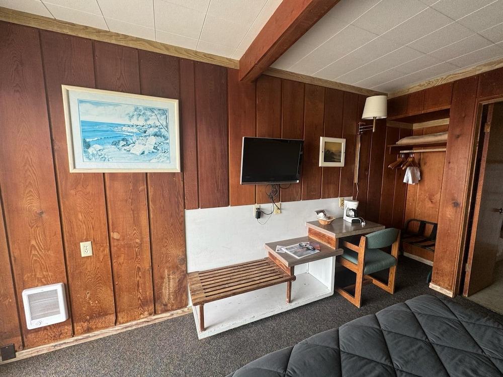 Sunset Oceanfront Lodging photo 72