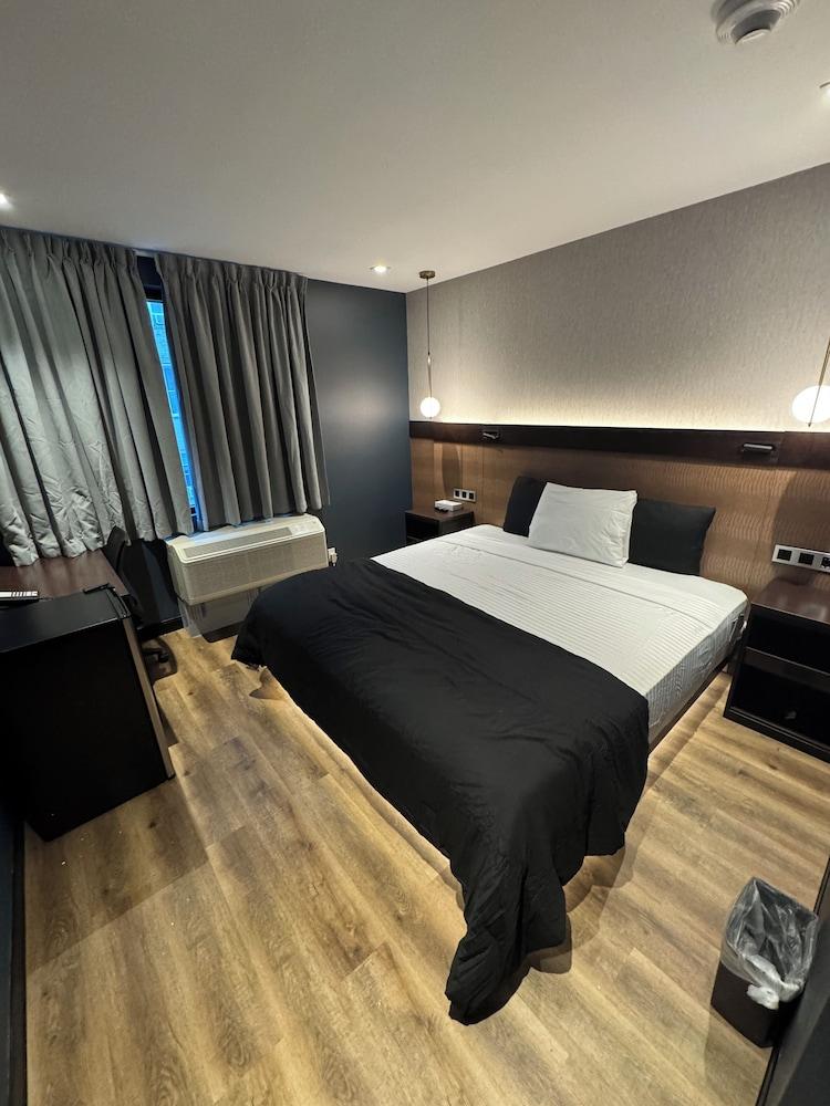 Dream Hotel Bronx photo 1