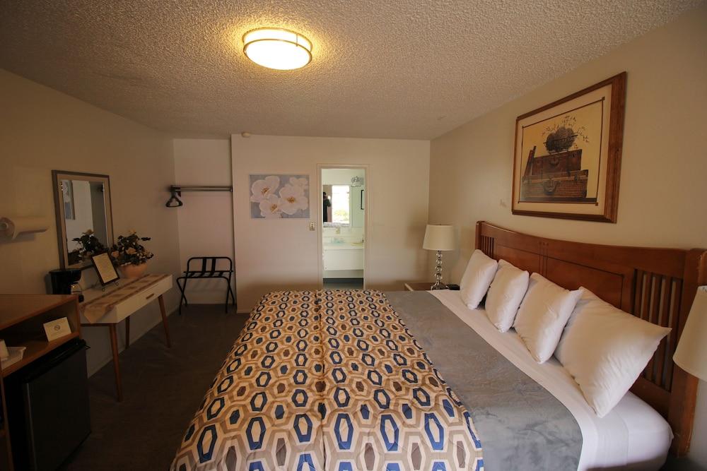 Mariner's Cove Inn photo 44