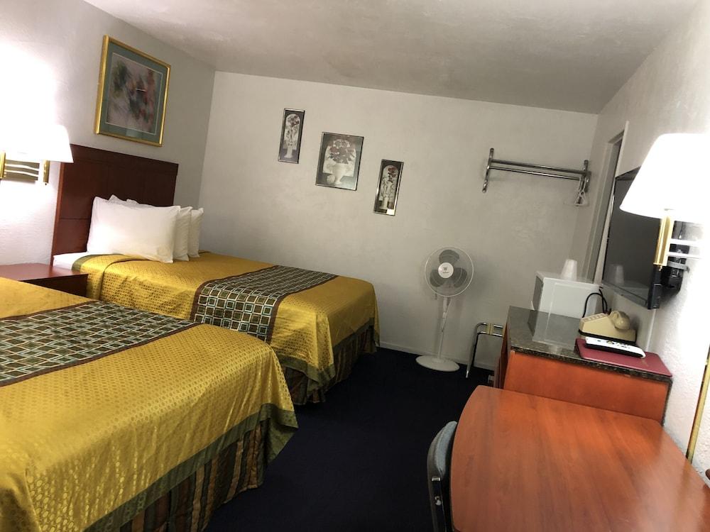 Best Budget Inn photo 29