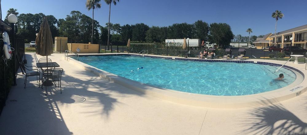 Econo Lodge Ormond Beach North - Daytona photo 18