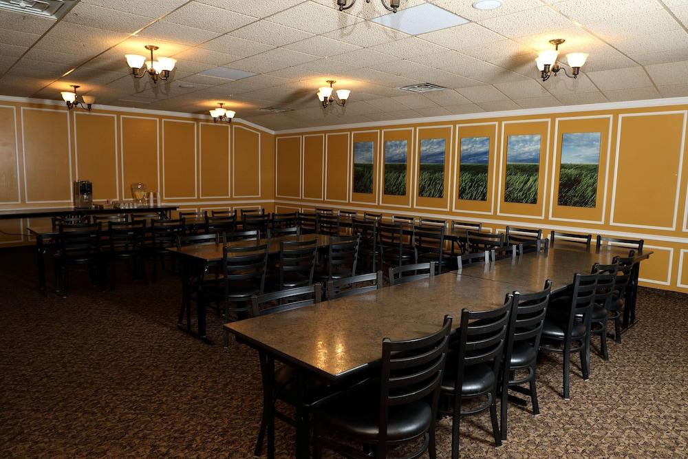 Northern Lights Inn Rugby photo 33