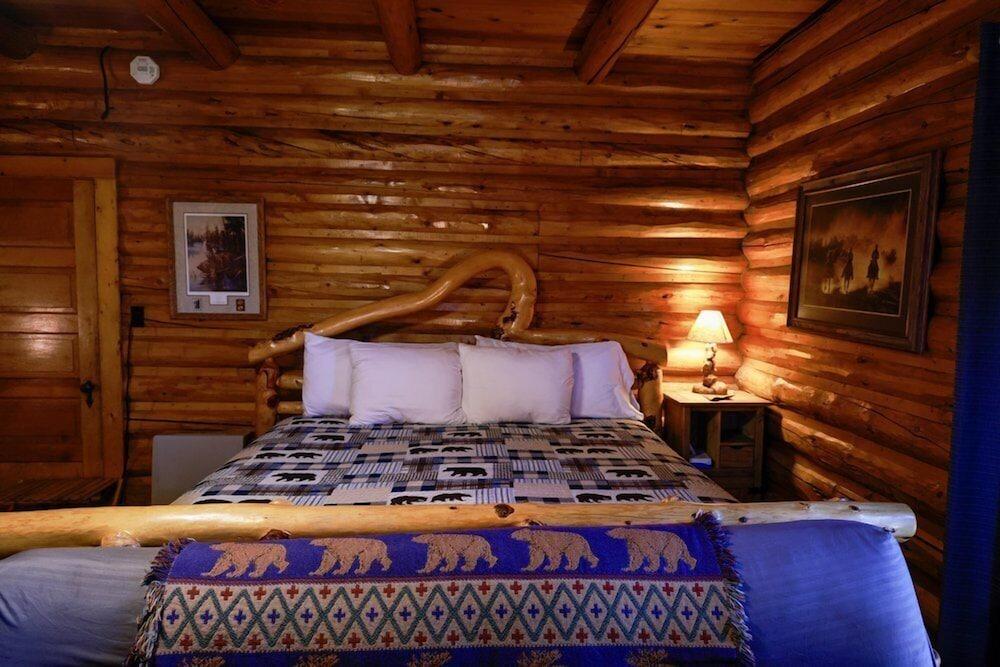 Twin Pines Lodge & Cabins photo 7