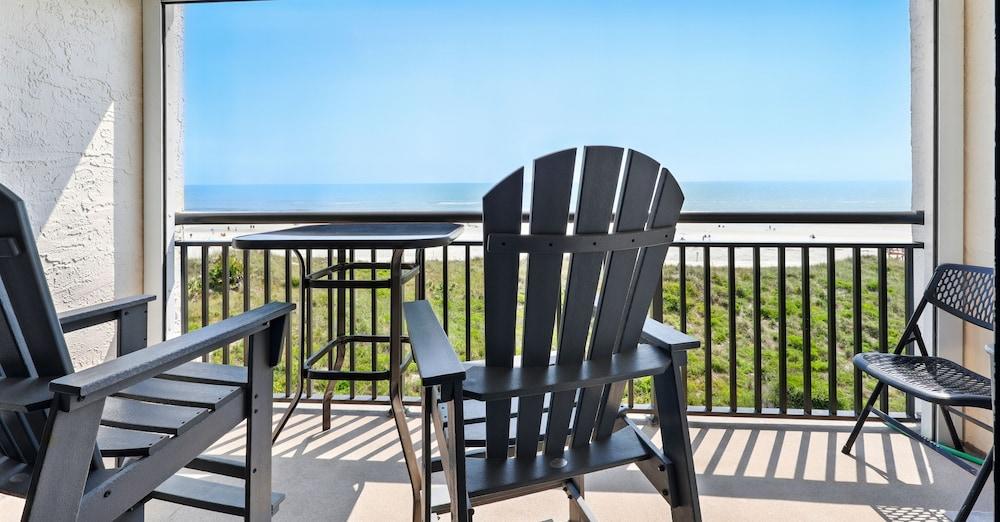 Beacher's Lodge Oceanfront Suites photo 43