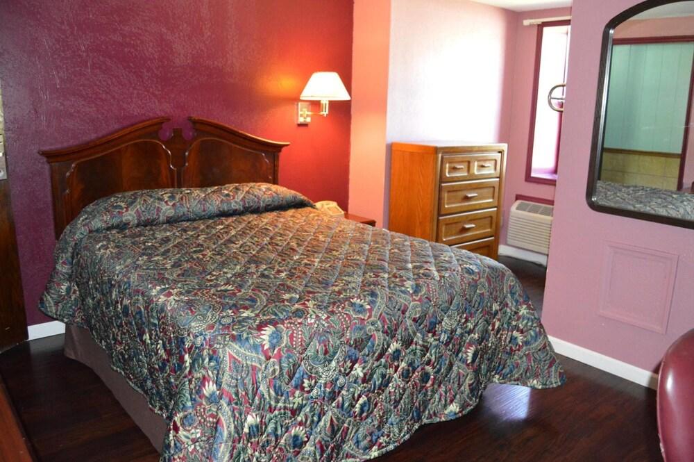 Budget Inn of Claypool Hill photo 14