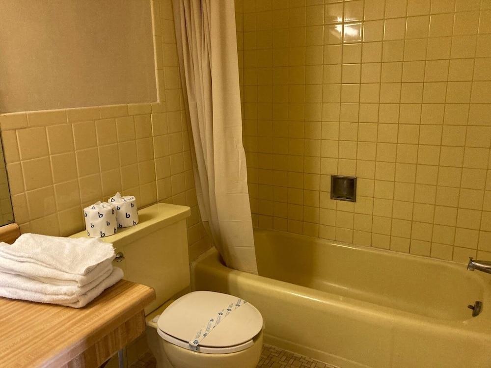 Highland Manor Motel photo 5