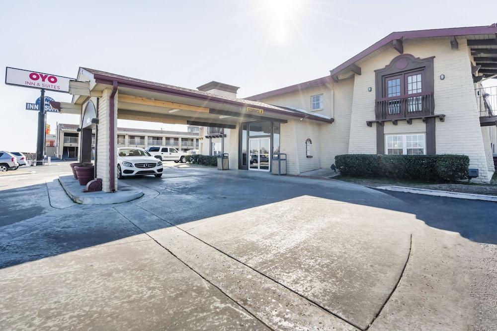 OYO Hotel Tulsa N Sheridan Rd & Airport photo 1