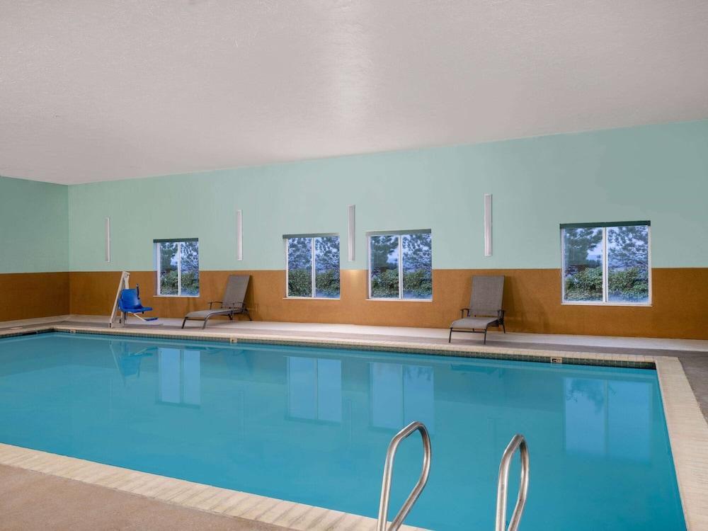 Baymont by Wyndham Limon photo 13