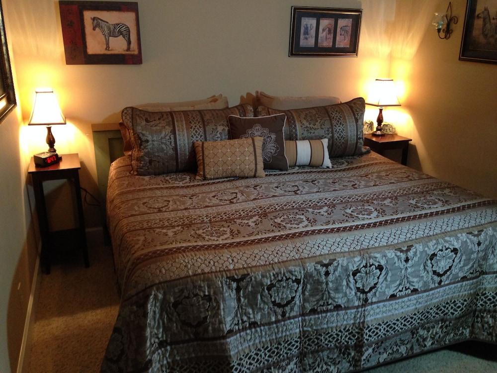 Monroe Street Suites photo 2