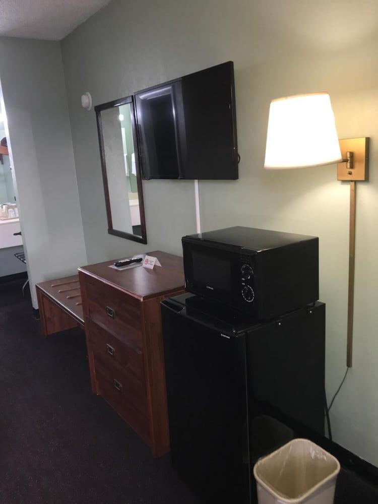 Americas Best Value Inn Manchester, TN photo 6