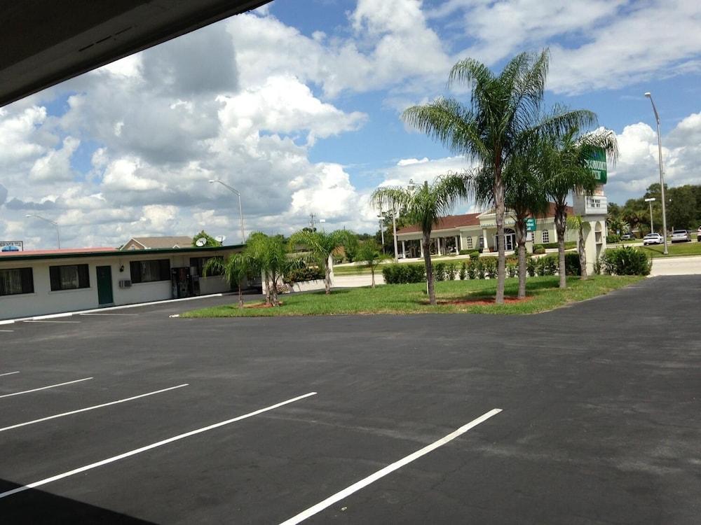 Economy Inn photo 7