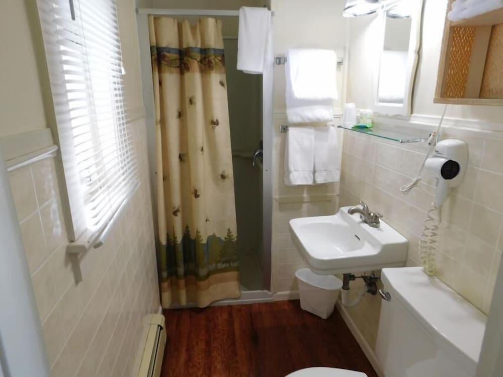 Carroll Motel & Cottages photo 30