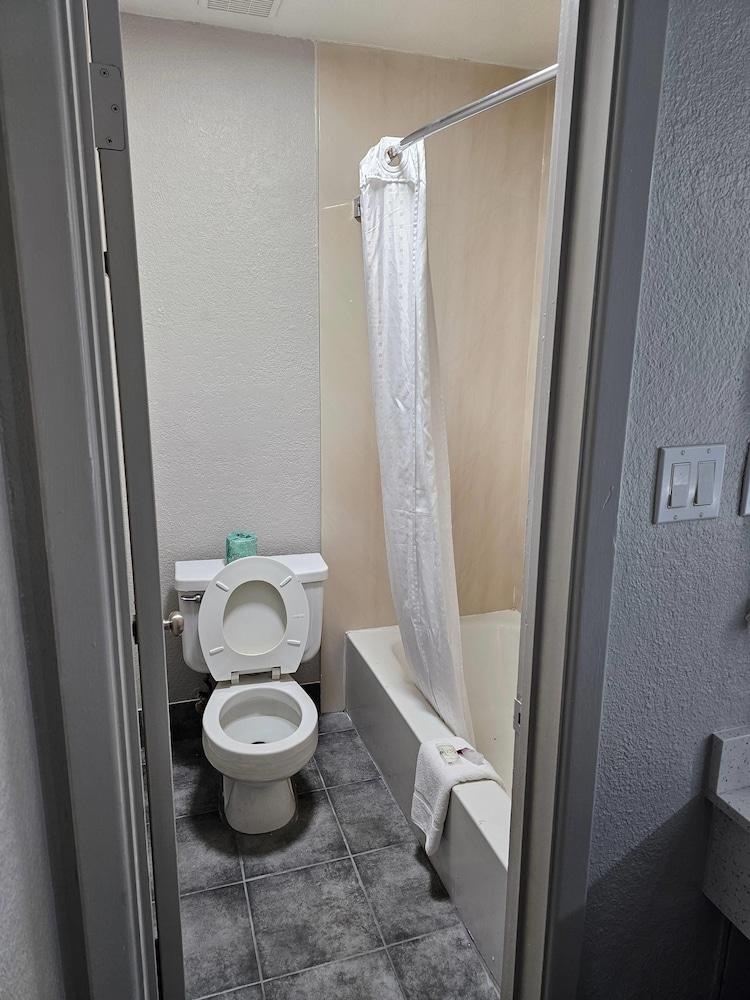 Quality Inn & Suites photo 23