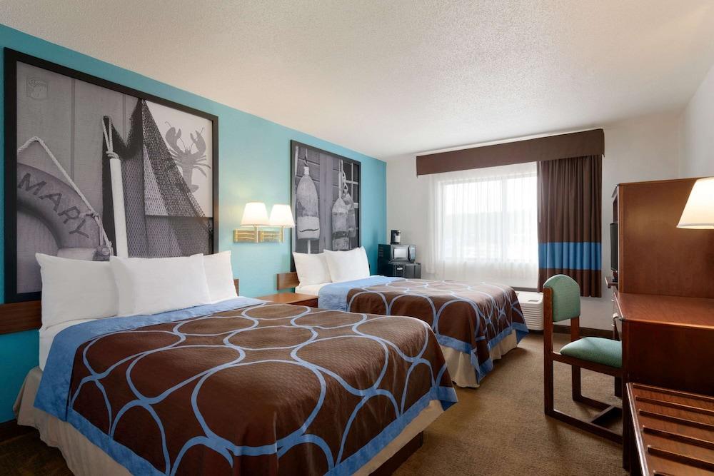 Super 8 by Wyndham Portland ME photo 11