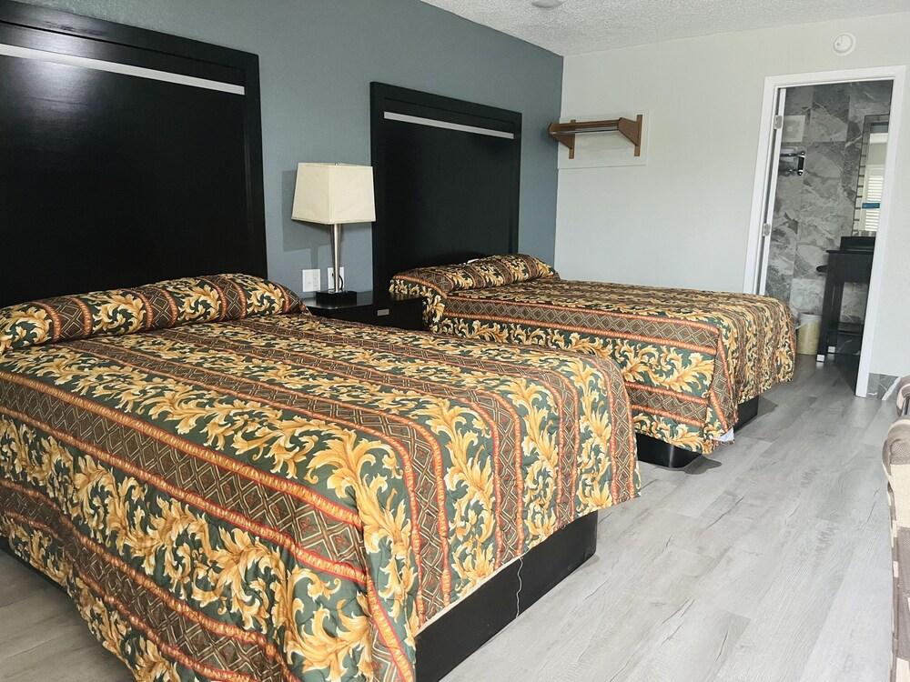 Town House Motel photo 17