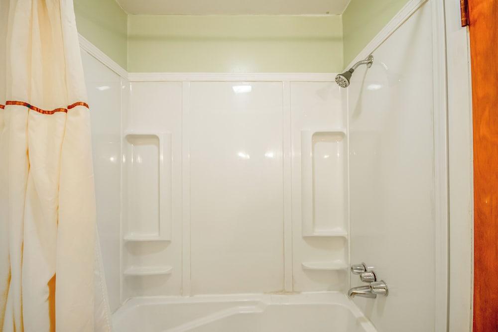 OYO Travelier Motel photo 75