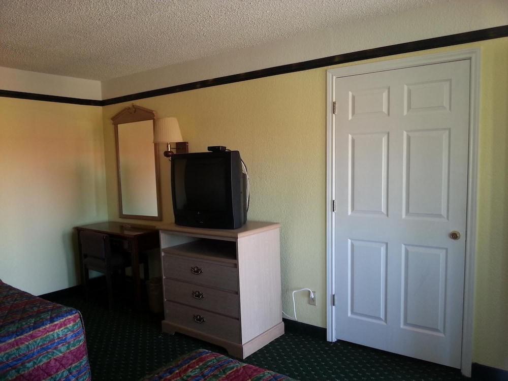Tower Motel photo 13