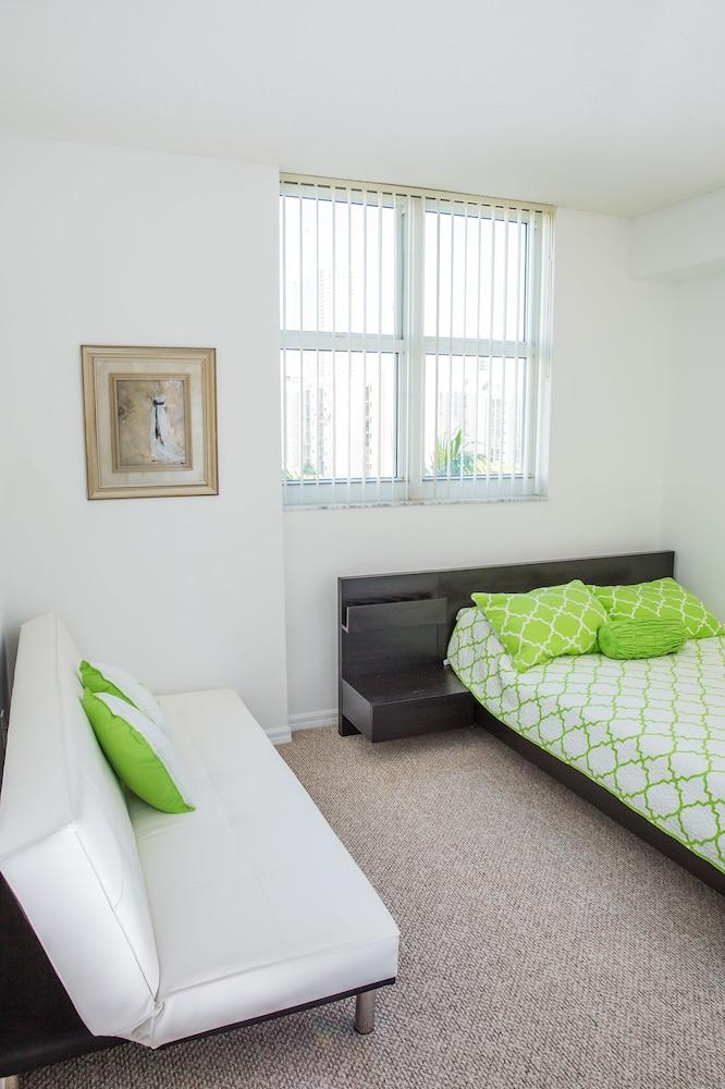 Best Holiday Suites photo 22