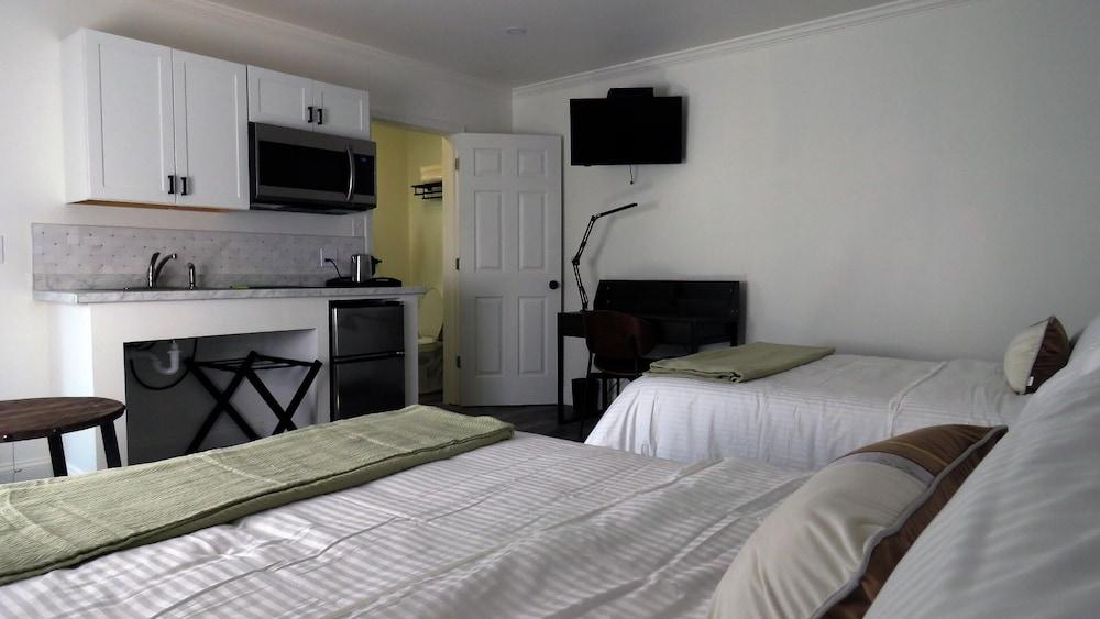 Gatehouse Motel photo 59