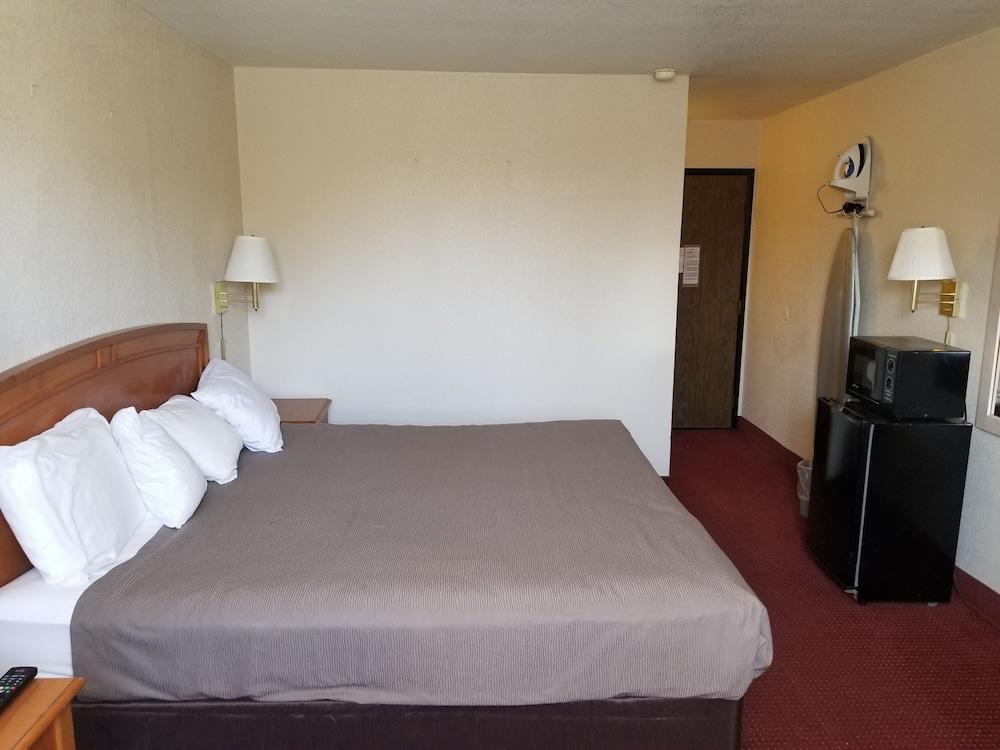 Americas Stay Inn photo 19