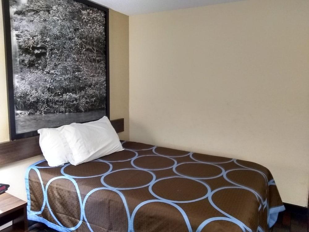 Super 8 by Wyndham Boonville photo 4