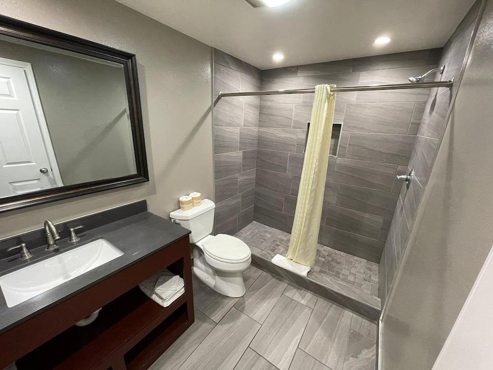 Gateway Inn Gardena photo 32