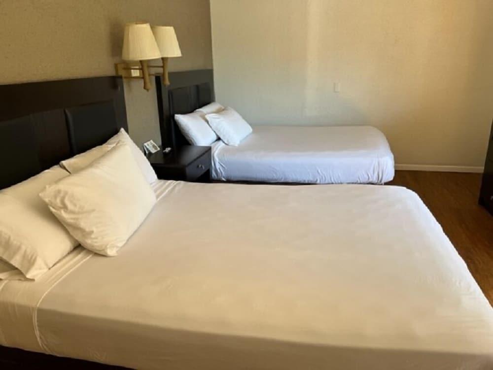 Posh Inn & Suites photo 19