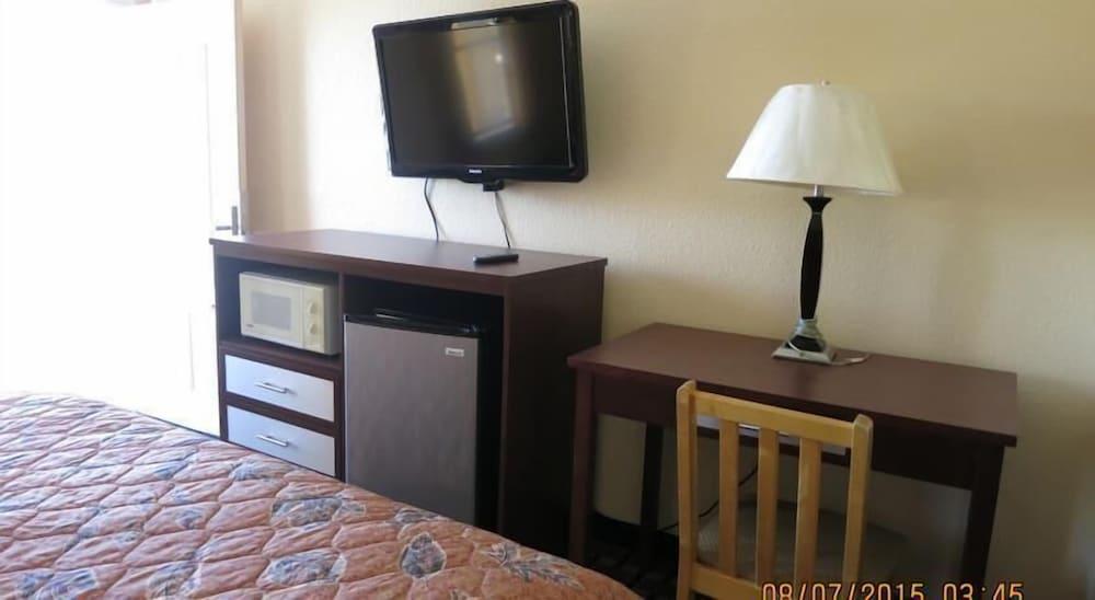 Taylor village inn and suites photo 12