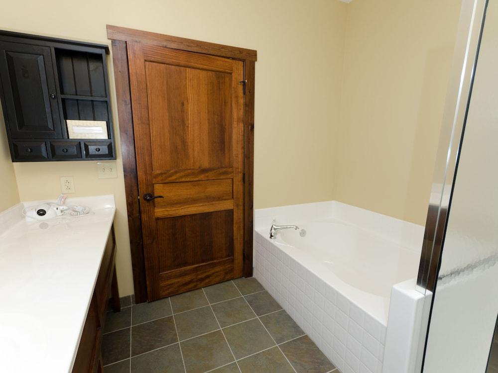 Soaring Eagle Lodge photo 22