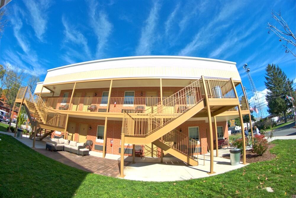 Put in Bay Victory Station Hotel — hotel in Put-in-Bay