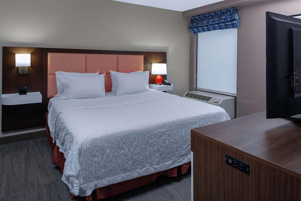 Hampton Inn Woodbridge photo 15