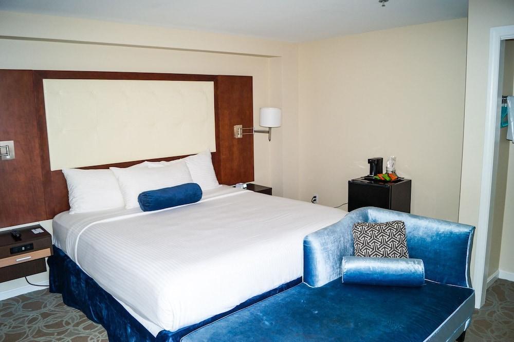 Aqua Blue Hotel photo 29