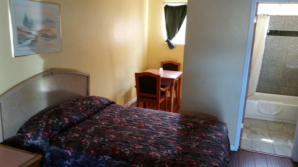 Economy Inn Antioch photo 5