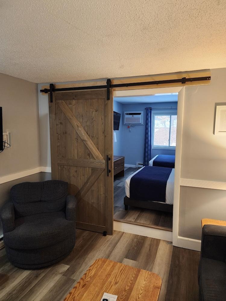 Eastern Inn & Suites photo 12