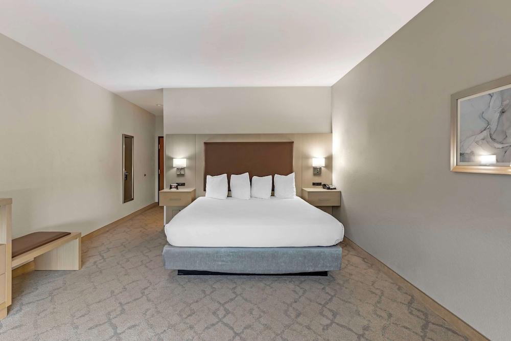 Best Western Plus Chickasha Inn photo 12
