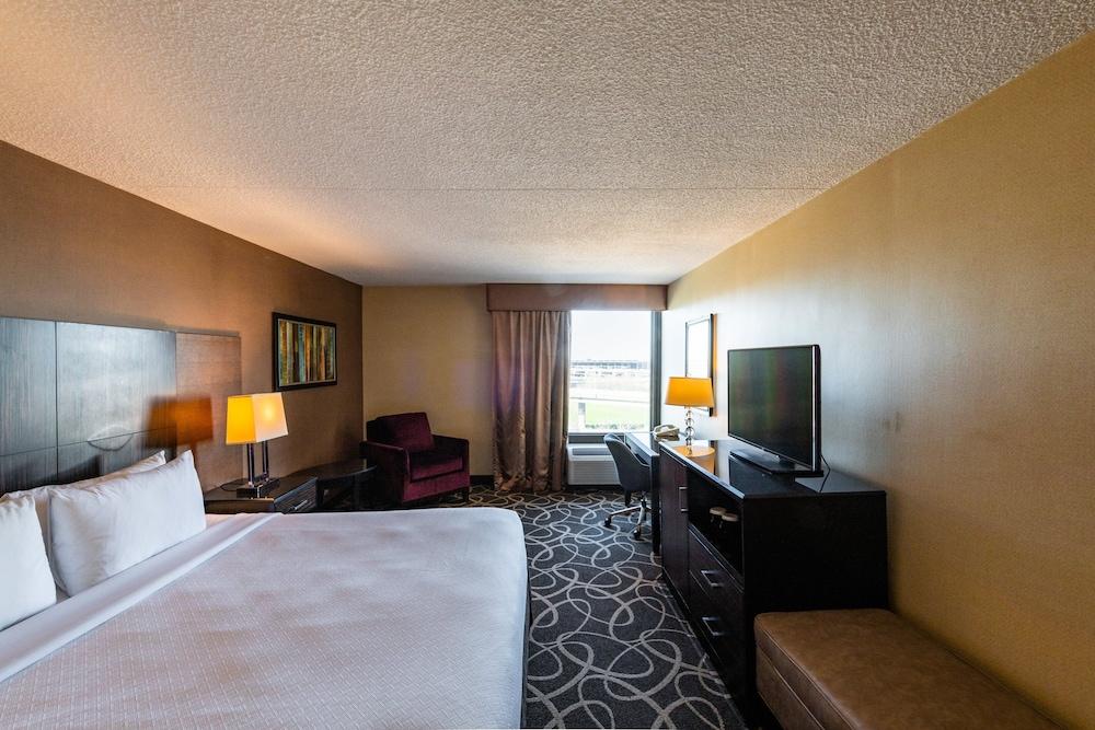 Crowne Plaza Newark Airport by IHG photo 8